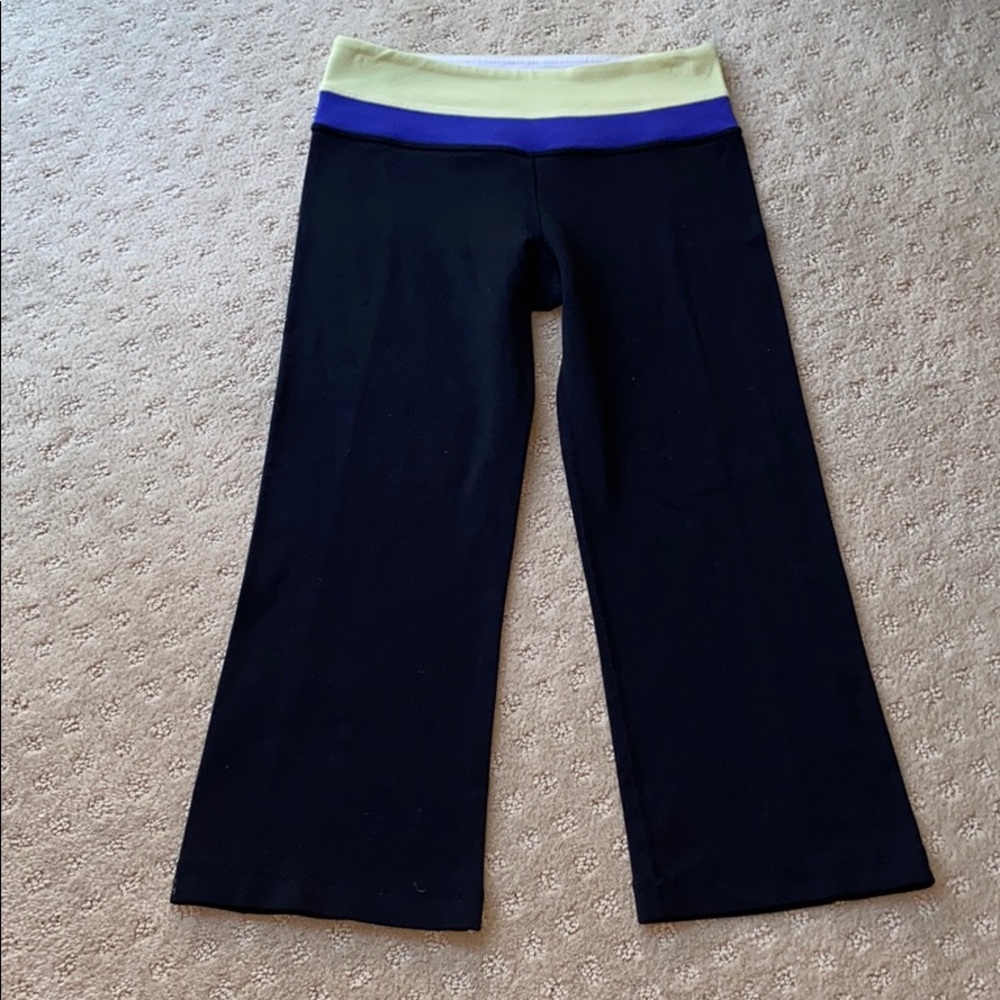 Lululemon Crop Sz 2 pants - had some love 💕